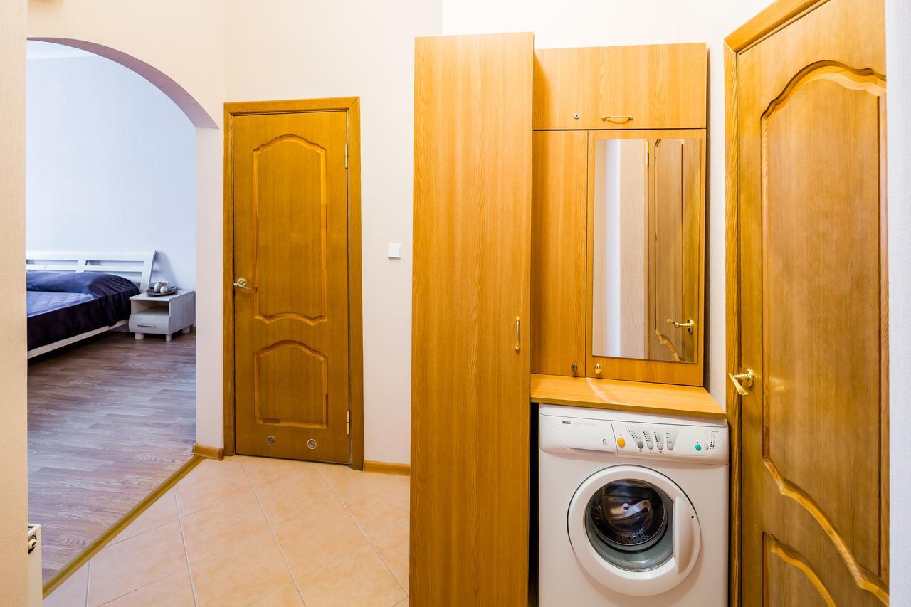 Апартаменти На Гнатюка 17 Lviv Bagian luar foto